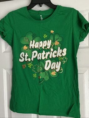 Old Navy Green St. Patrick's Day Graphic Tee
